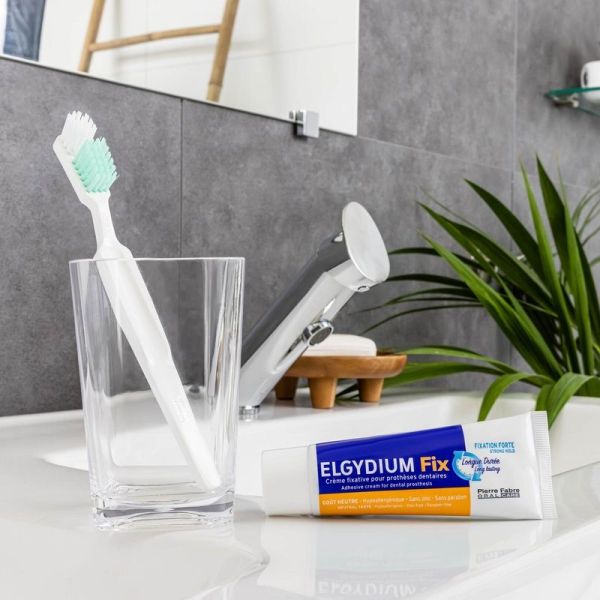 Prothèse - brosse à dents