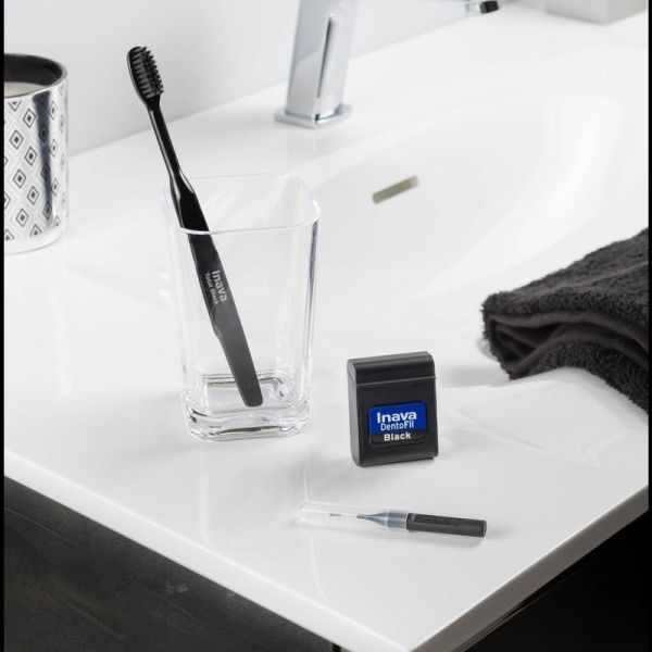 TOTAL BLACK brosse à dents pour dents sensibles
